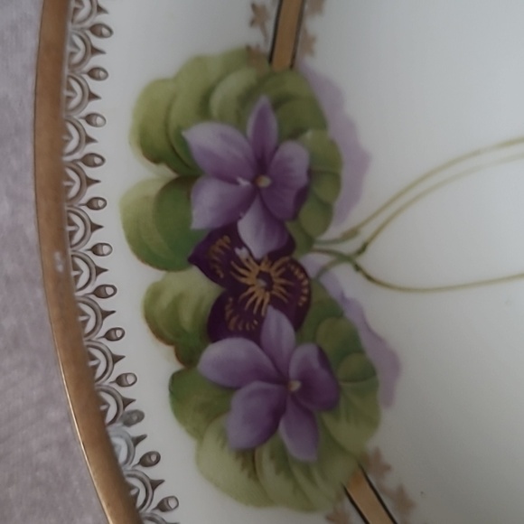 Vintage Bavarian Serving Bowl, white background with bouquets of purple violets! - Picture 5 of 6